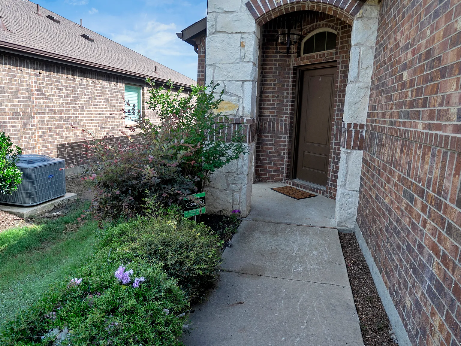 5 bed, 2152 sqft, $2,650 — Photo 3
