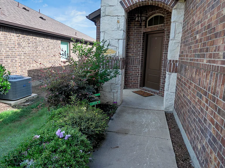 1520 Summit View Ln — Photo 3