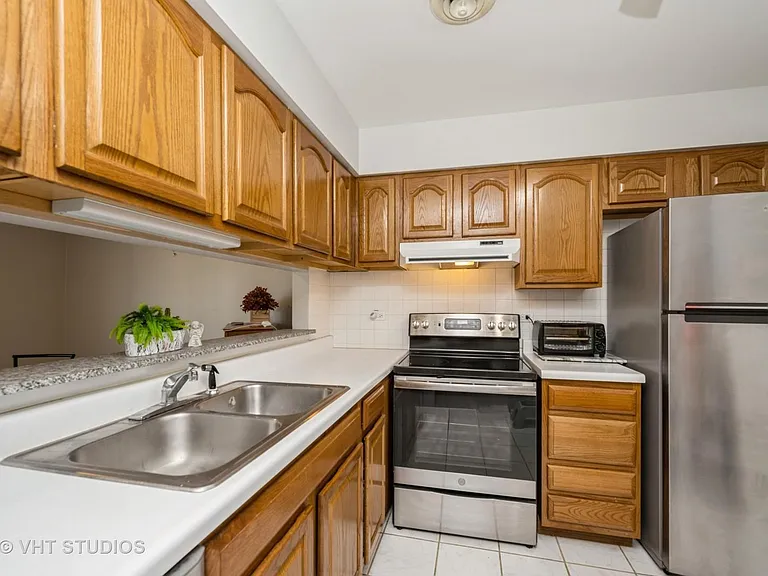 260 E Court Of Shorewood #4 — Photo 6