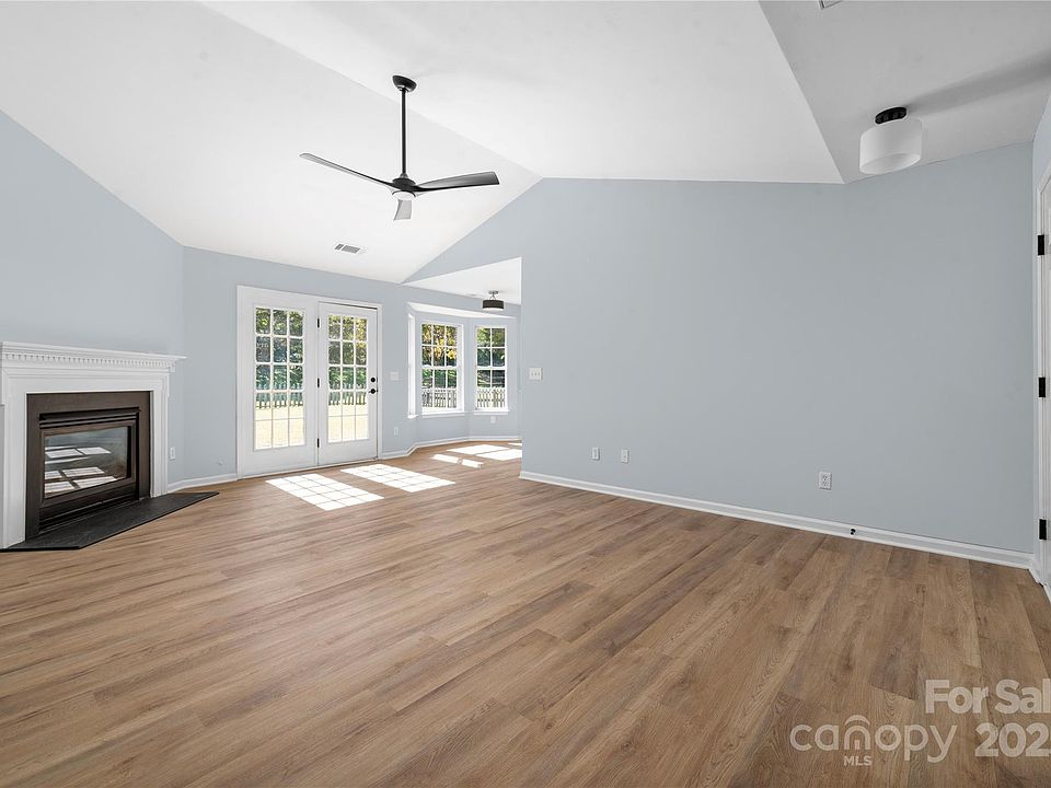 1st image of 12610 Cumberland Crest Dr