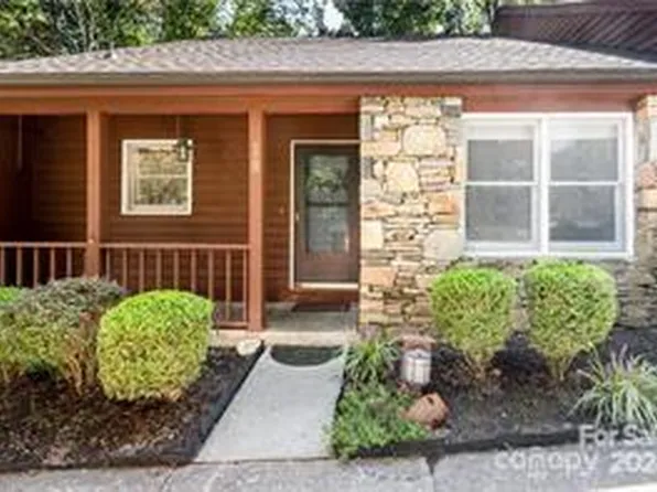 18 Pineoak Cir, Etowah, NC 28729