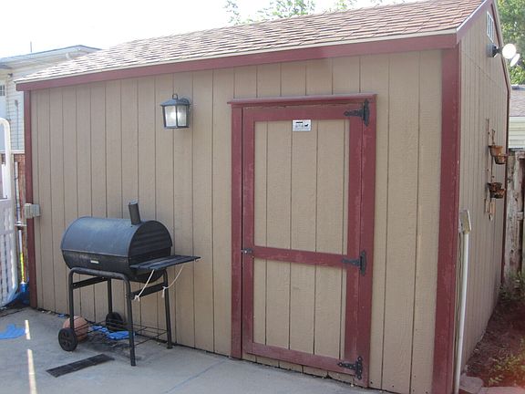 3rd image of 305 Kroeger Ave