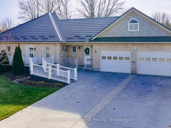 67 Brantford St, Huron East, ON N0K 1G0