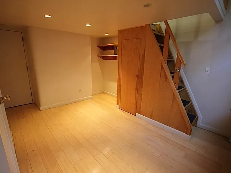 319 W 30th St #2R — Photo 4