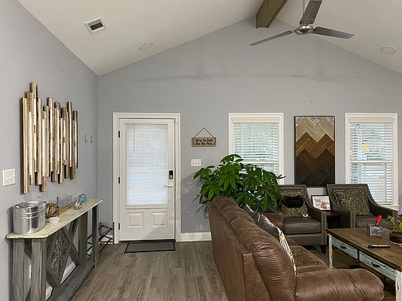 3rd image of 2814 Melrose Dr