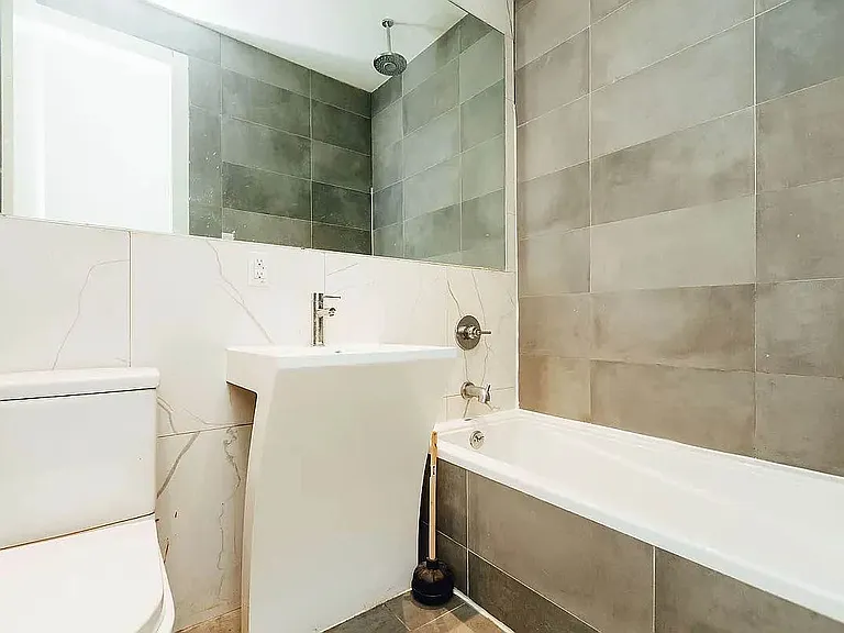 182 Suydam St #2R — Photo 14