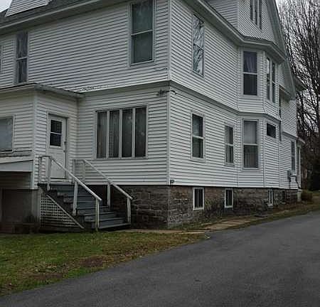 4th image of 131 Schuyler St