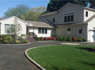 10 Maplelawn Drive, Commack, NY 11725