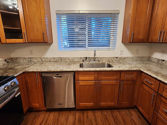 3rd image of 861 Magnolia 861a Ave #A