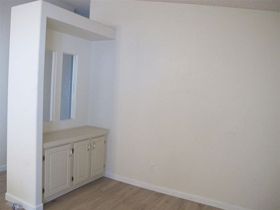 3rd image of 13133 E 53rd Dr