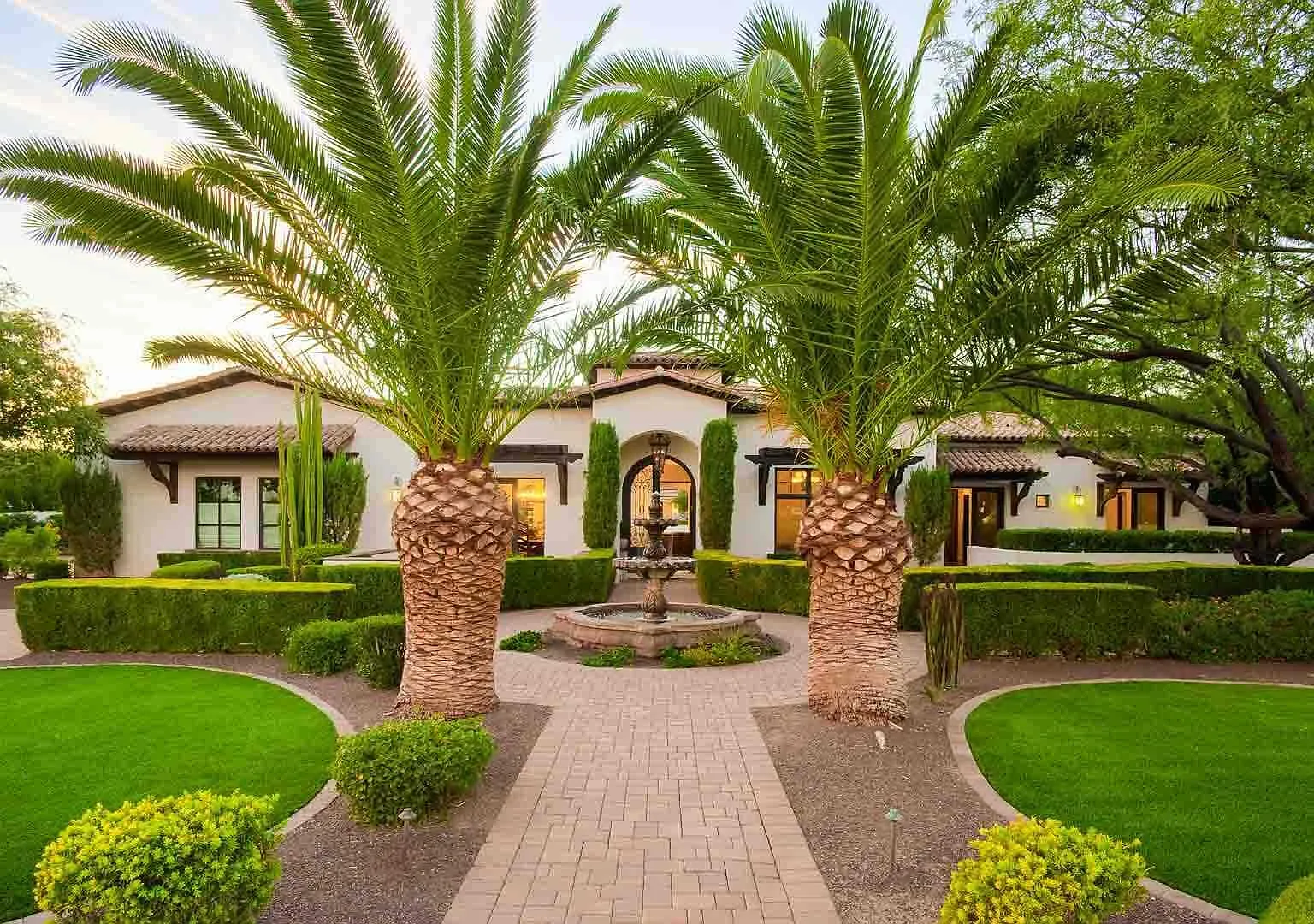 8 bed, 6.0 bath, 7000 sqft, $25,000 — Photo 1