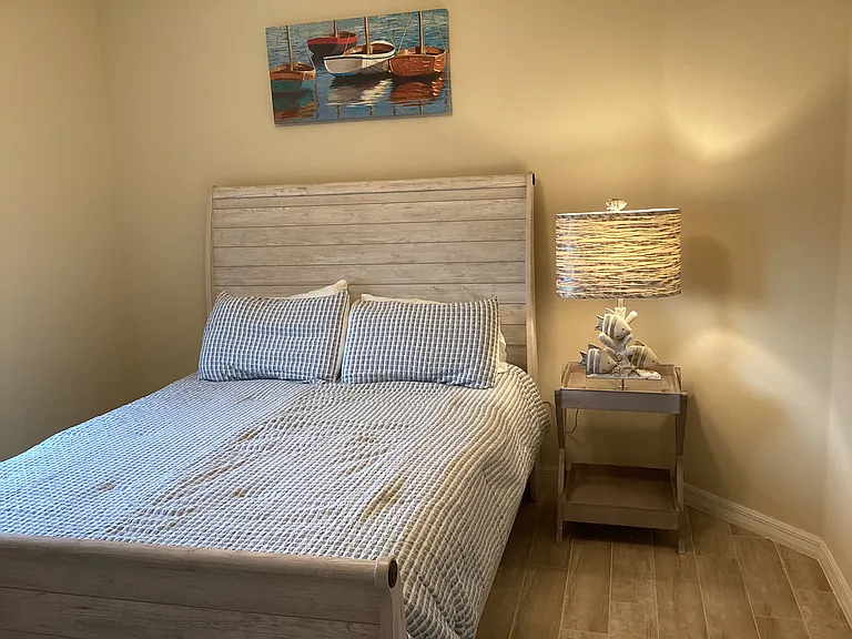 BR 2 - Queen Bed