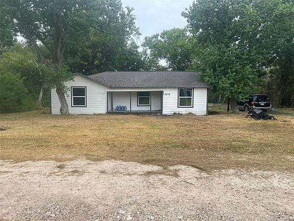 3rd image of 2812 Fisher Hill Rd