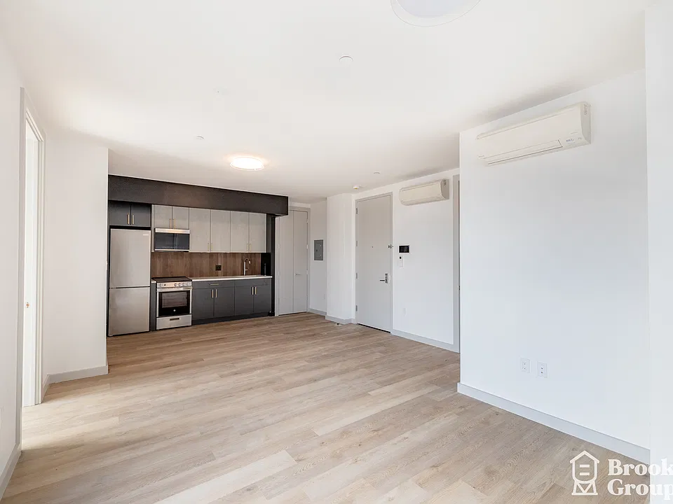 26 Sherman Ave #8G