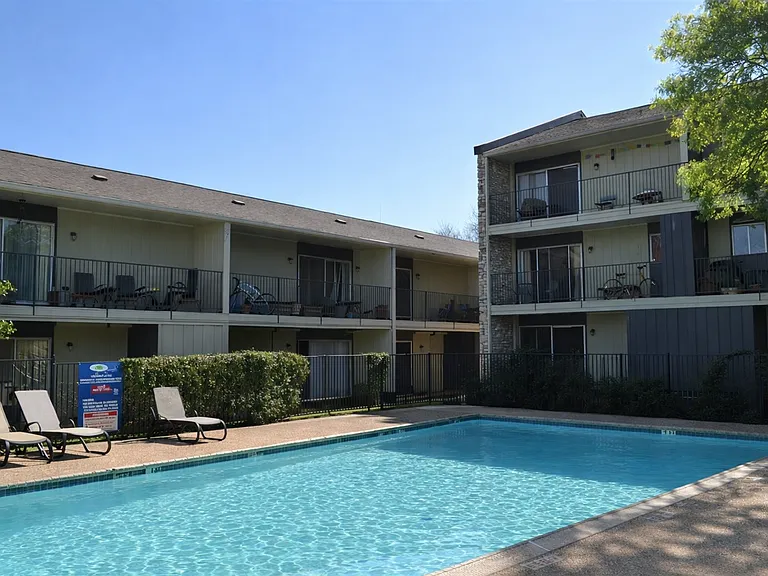 500 E Riverside Dr #145 — Photo 13