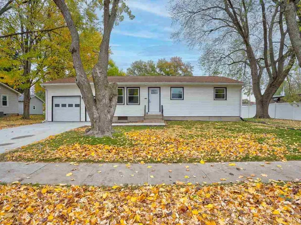 512 6th St, Kalona, IA 52247