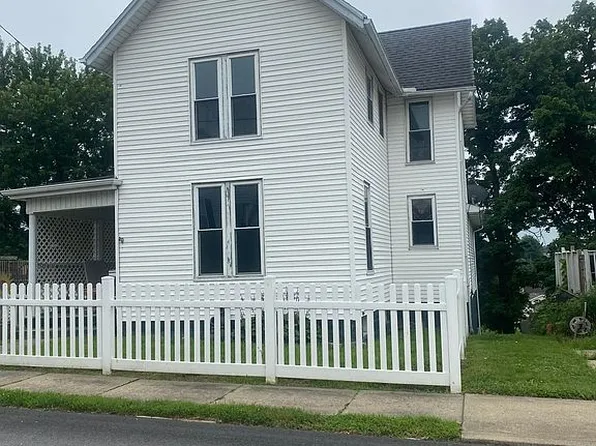 212 Walton Ave, Barnesville, OH 43713