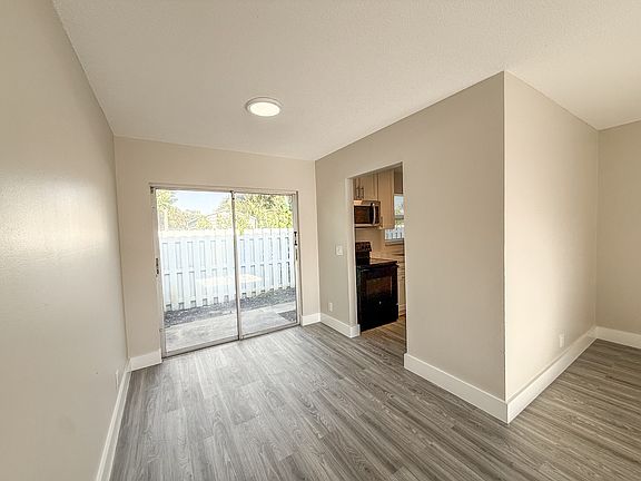 4th image of 1500 Forest Hill Blvd #4