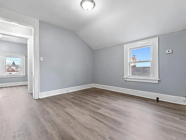 32 Llewellyn Ave #3 — Photo 5