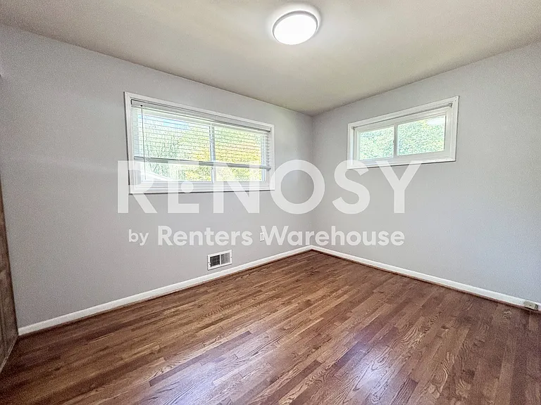 10812 Lombardy Rd — Photo 17