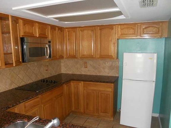 5th image of 1601 E Poinsettia Ave