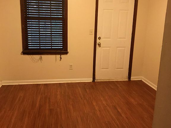3rd image of 402 Charter Ct #402