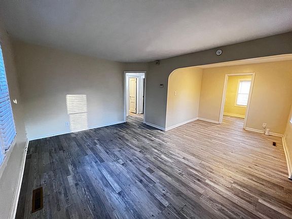 5th image of 3557 Caroline Ave
