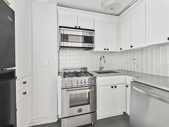 2nd image of 150 Central Park S #510