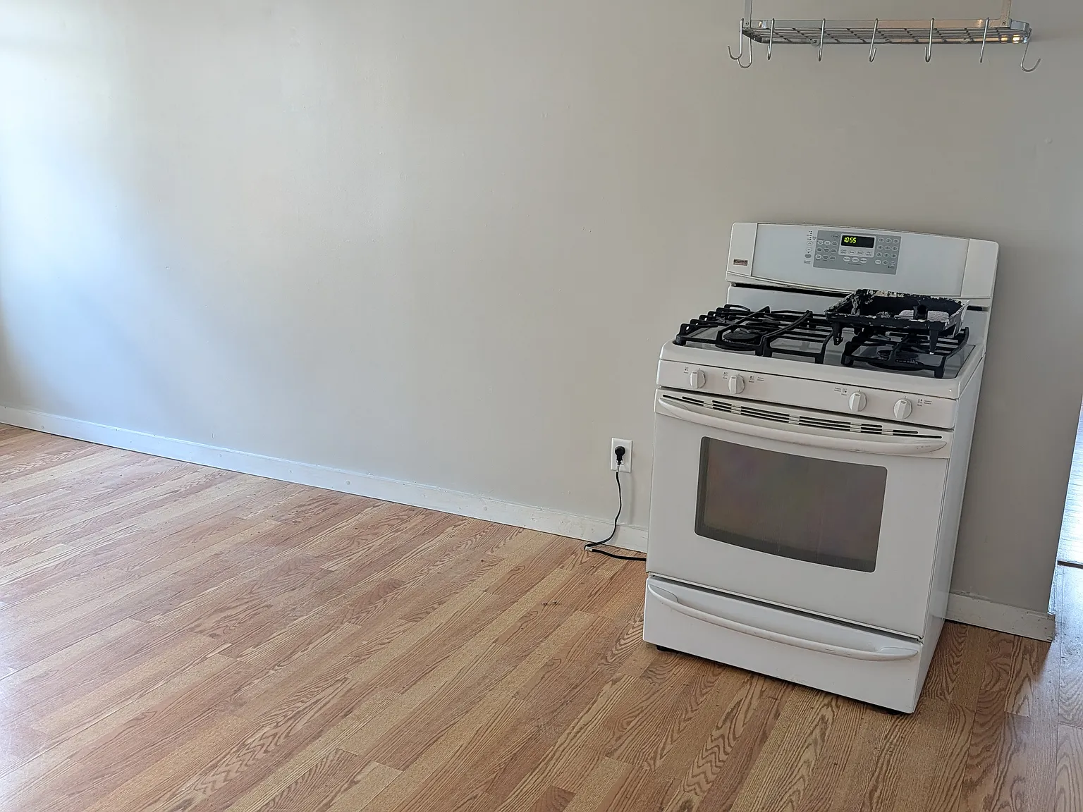 3 bed, 1000 sqft, $1,800 — Photo 3