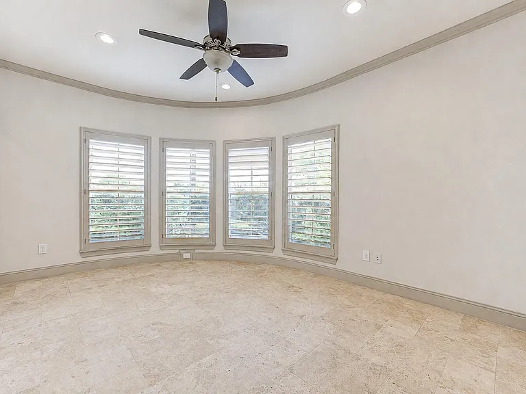 6302 Prague St — Photo 4