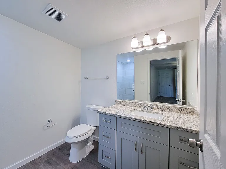413 S Market St — Photo 18
