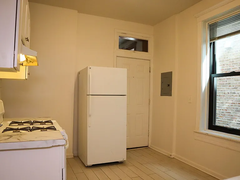 905 S Claremont Ave — Photo 19