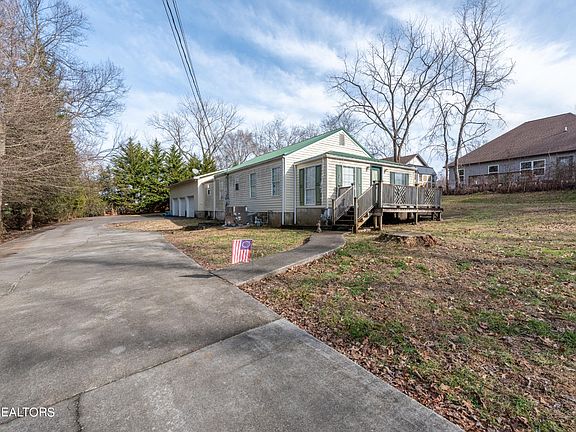 2nd image of 306 Lambert Ln