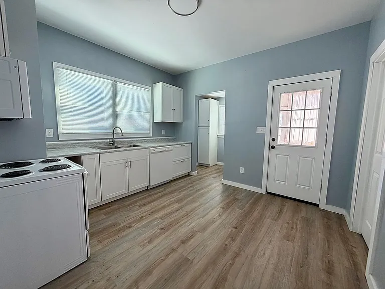 Kitchen (basement access to the right)