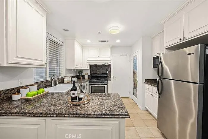 39 Fano St #A — Photo 4