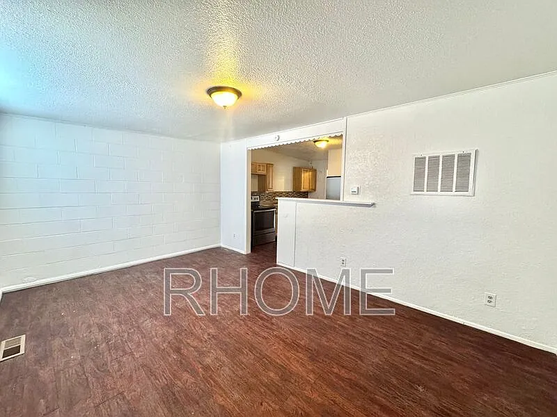 Building Photo - 2725 S Edison St #3