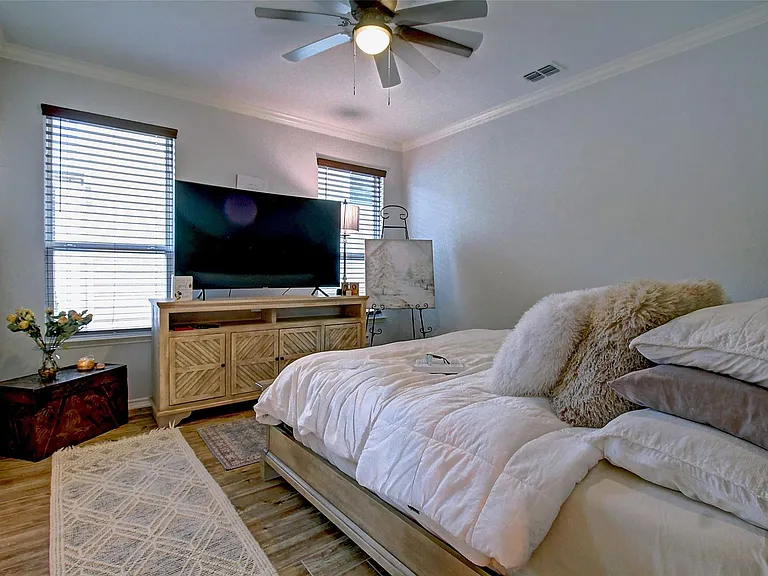 1409 Ellis Ln — Photo 16