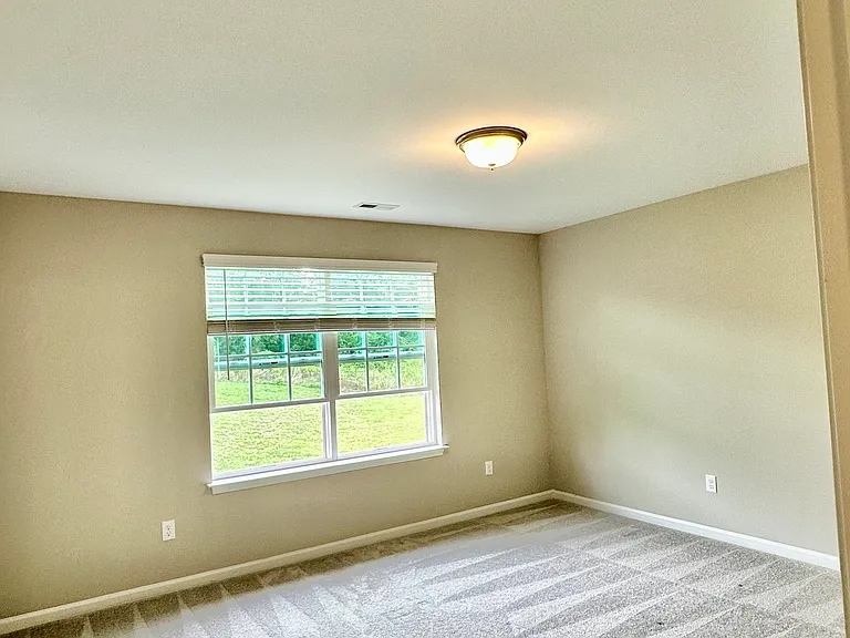214 Berryfield Dr — Photo 7