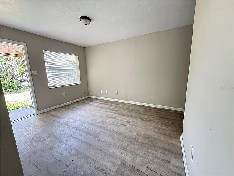 116 Court St SW — Photo 4