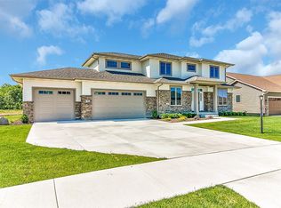 785 Copper Creek Dr, Crown Point, IN 46307
