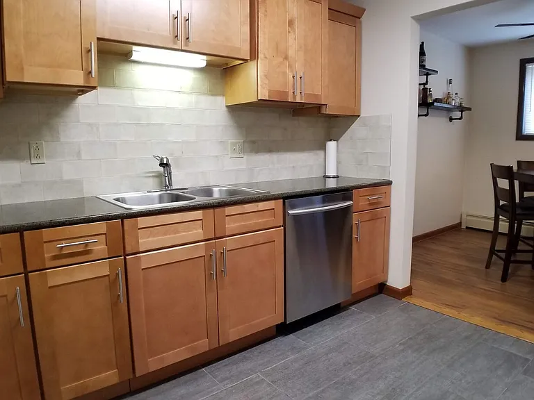 Embassy Square Apartments — Photo 37