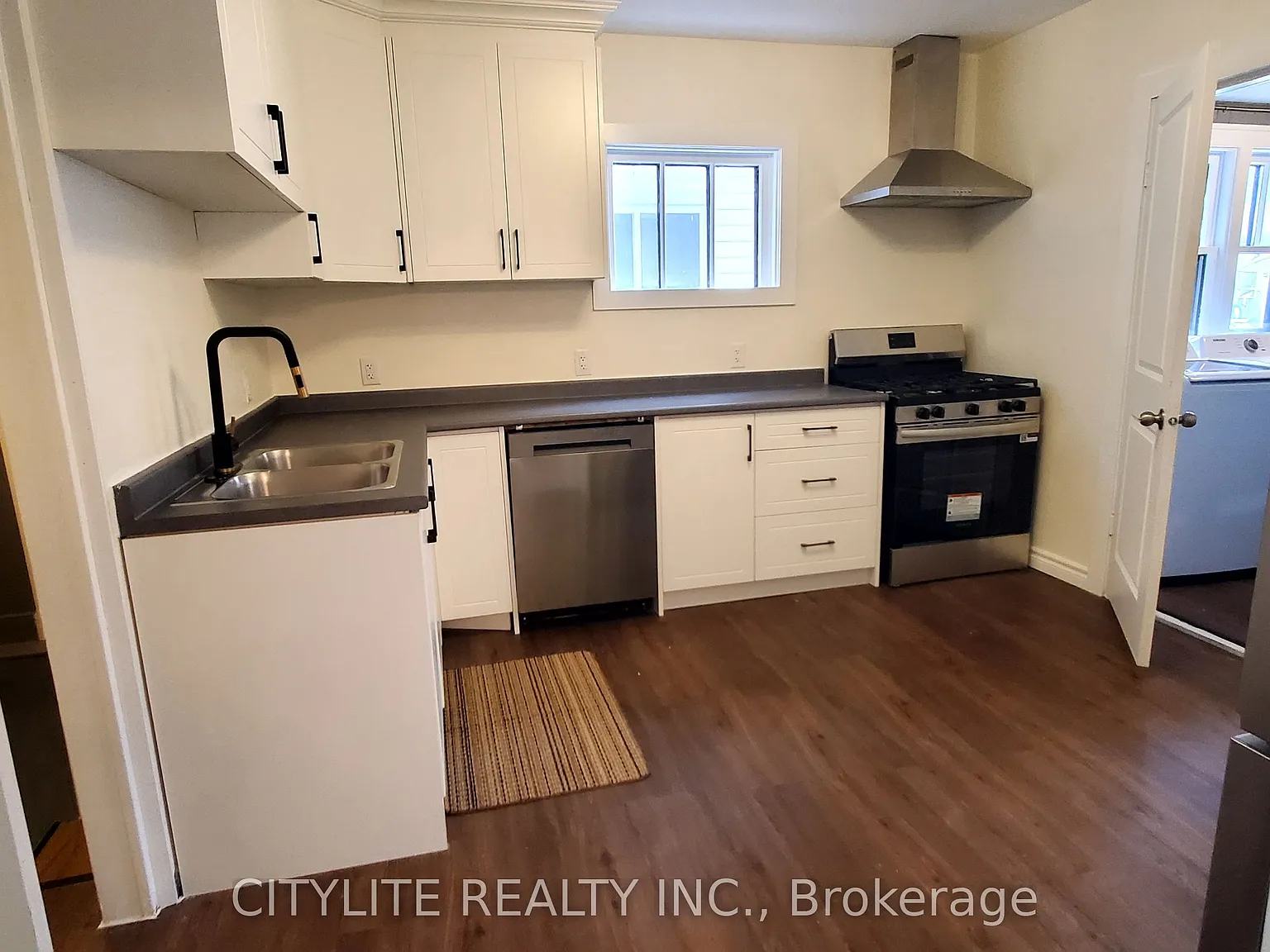 3 bed, $2,200 — Photo 2