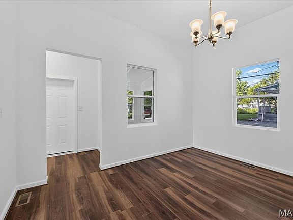 4th image of 2720 Walnut St