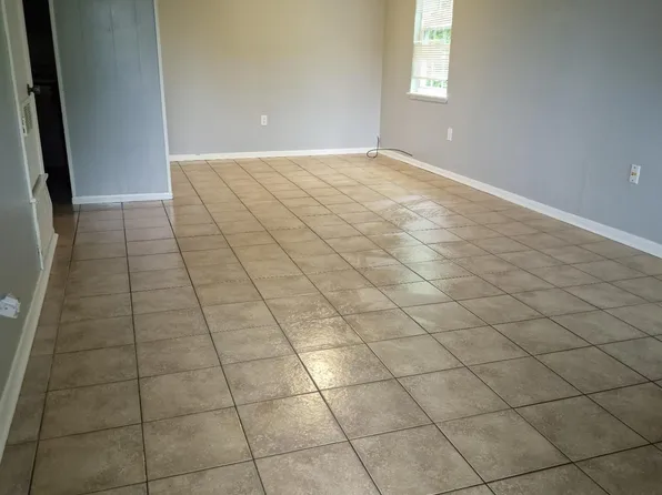 305 S Border St APT F, Benton, AR 72015