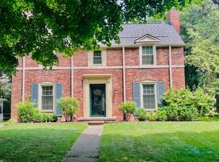 424 Lincoln Rd, Grosse Pointe, MI 48230