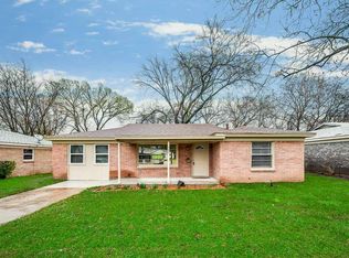 521 Parkside Dr, White Settlement, TX 76108