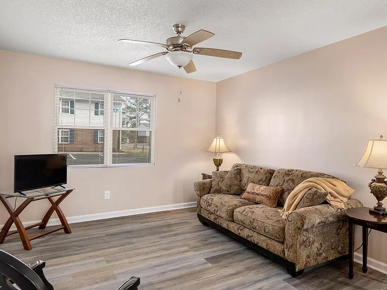 Tryon Village Apartments — Photo 12