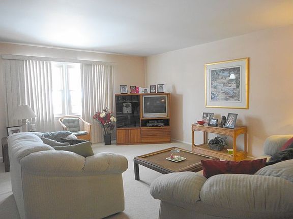 3rd image of 12 Tudor Pl #B12