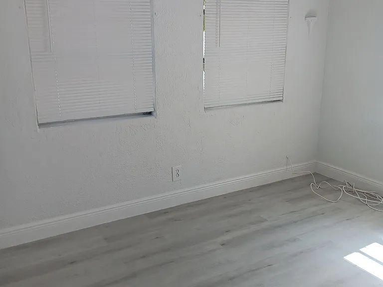 905 N M St — Photo 2