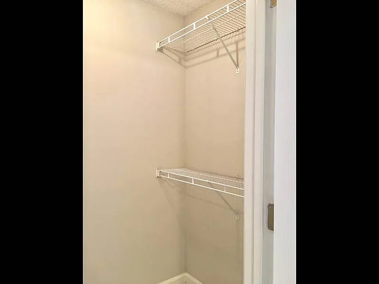 100 Mandarin Dr — Photo 4